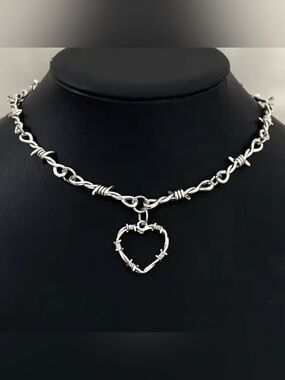 Kohl's Silver Barbed Wire Heart Pendant Choker Necklace